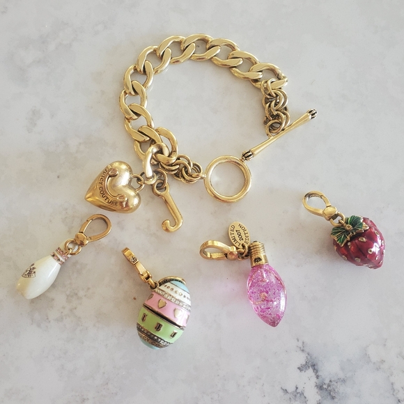 Juicy Couture gold charm bracelet with heart and toggle clasp - Picture 4 of 4